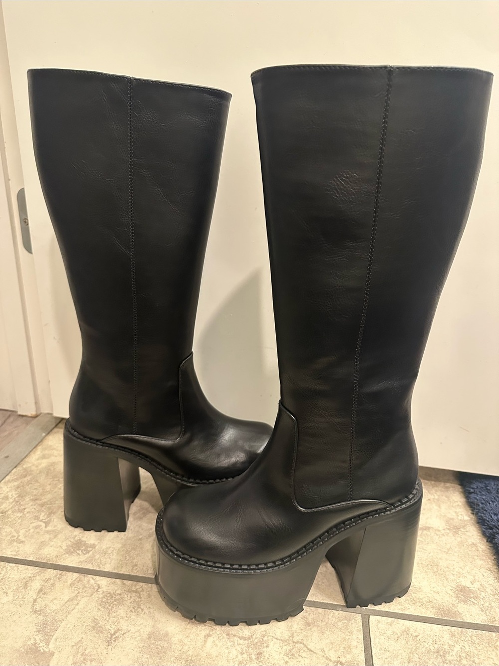 dELiA*s Miles To Go Platform Boots - BLACK / US 7 - Picture 3 of 6